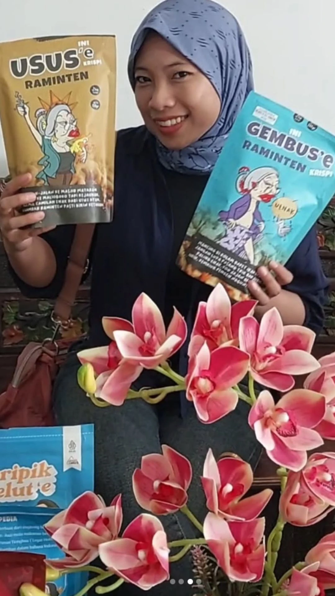 “Dateng cuma mau liat-liat, eh pulangnya bawa 3 kantong… dan satu kenangan 😌🛍️ “