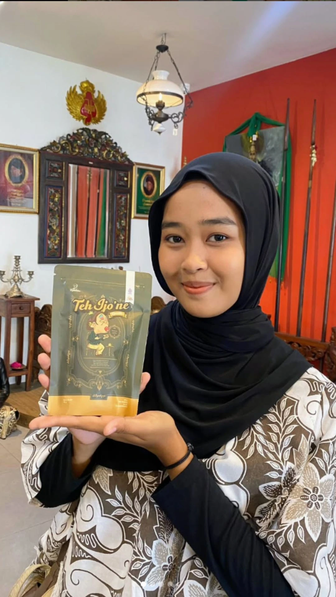 “Ini oleh-oleh apa jebakan? Kok bikin balik lagi terusss~”