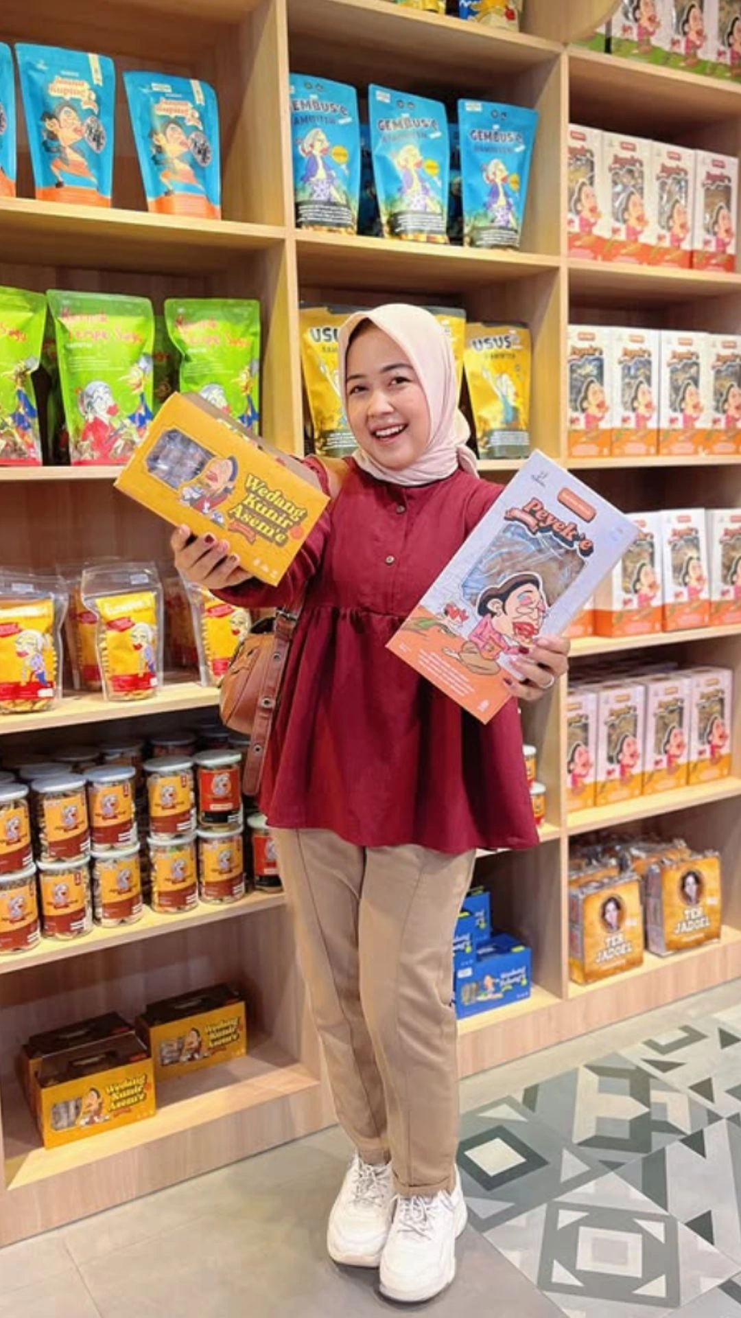 “Masa beli oleh-oleh bisa sekalian healing? Cuma di sini emang tempatnya sakral!”
