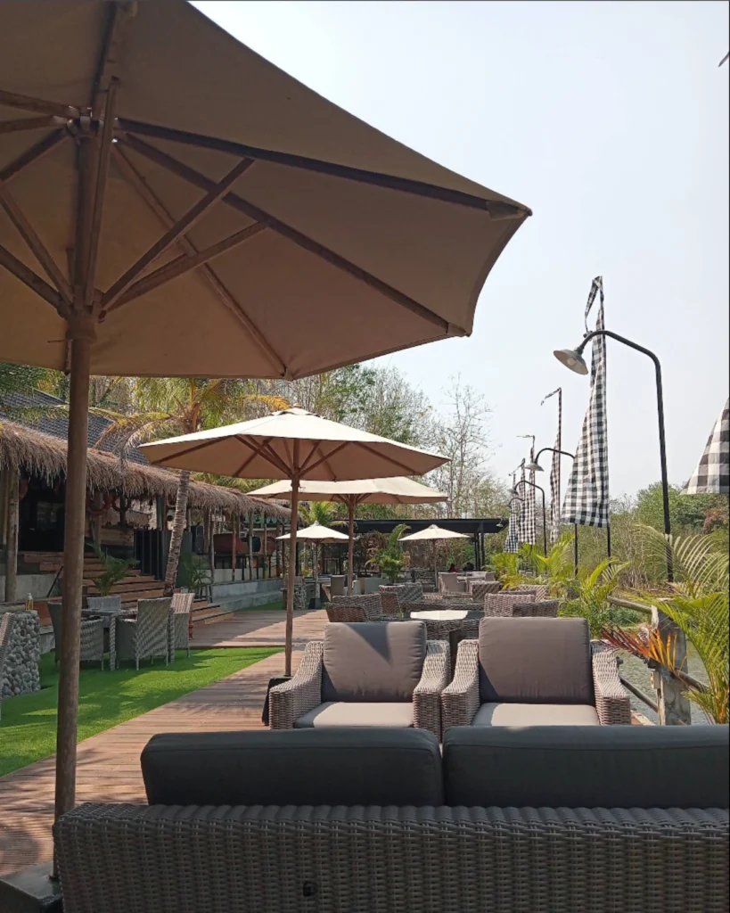 Labarka Resto by raminten